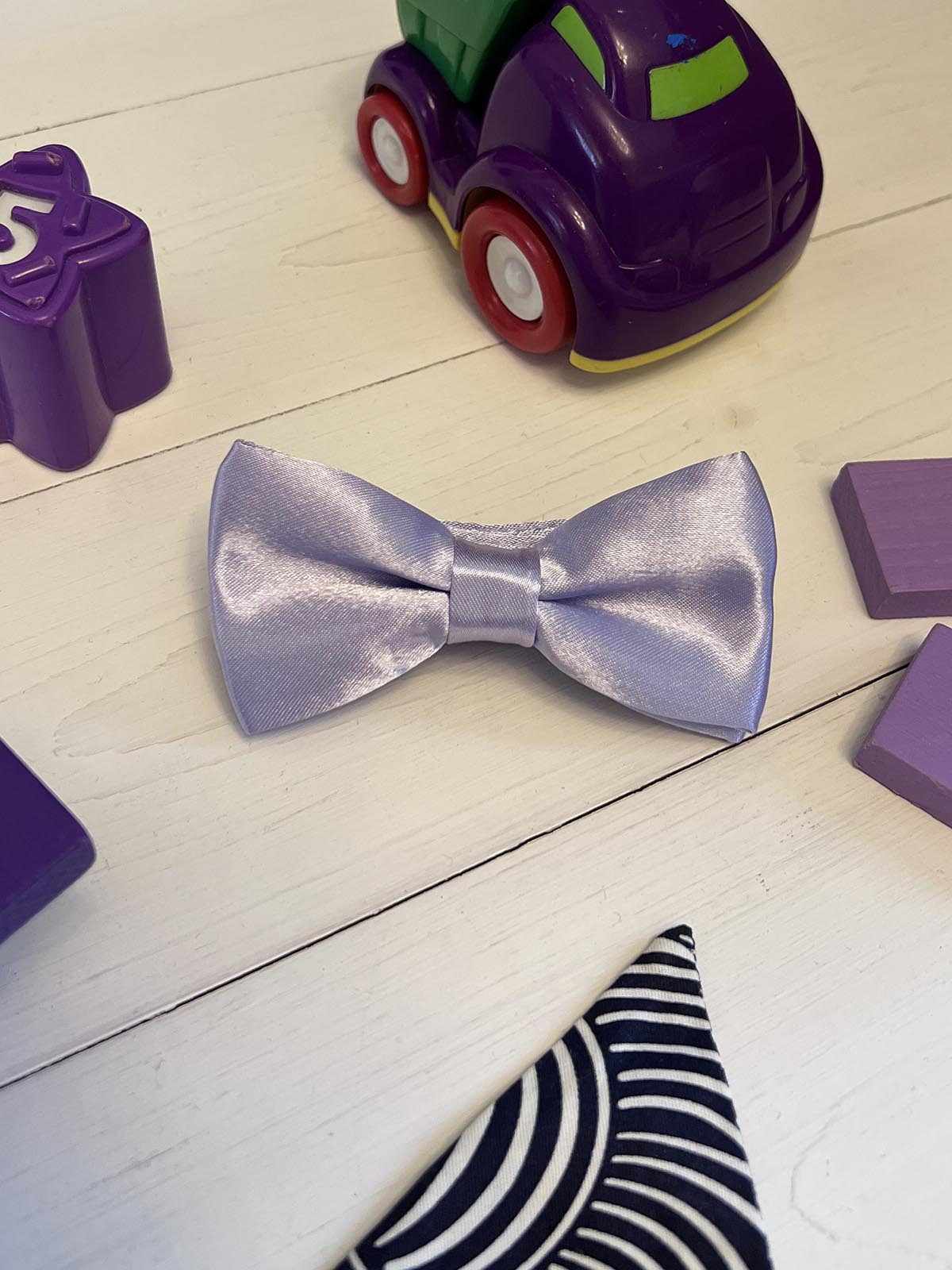 фото Детская галстук-бабочка атласная бледно-фиолетовая от 2beMan.ru