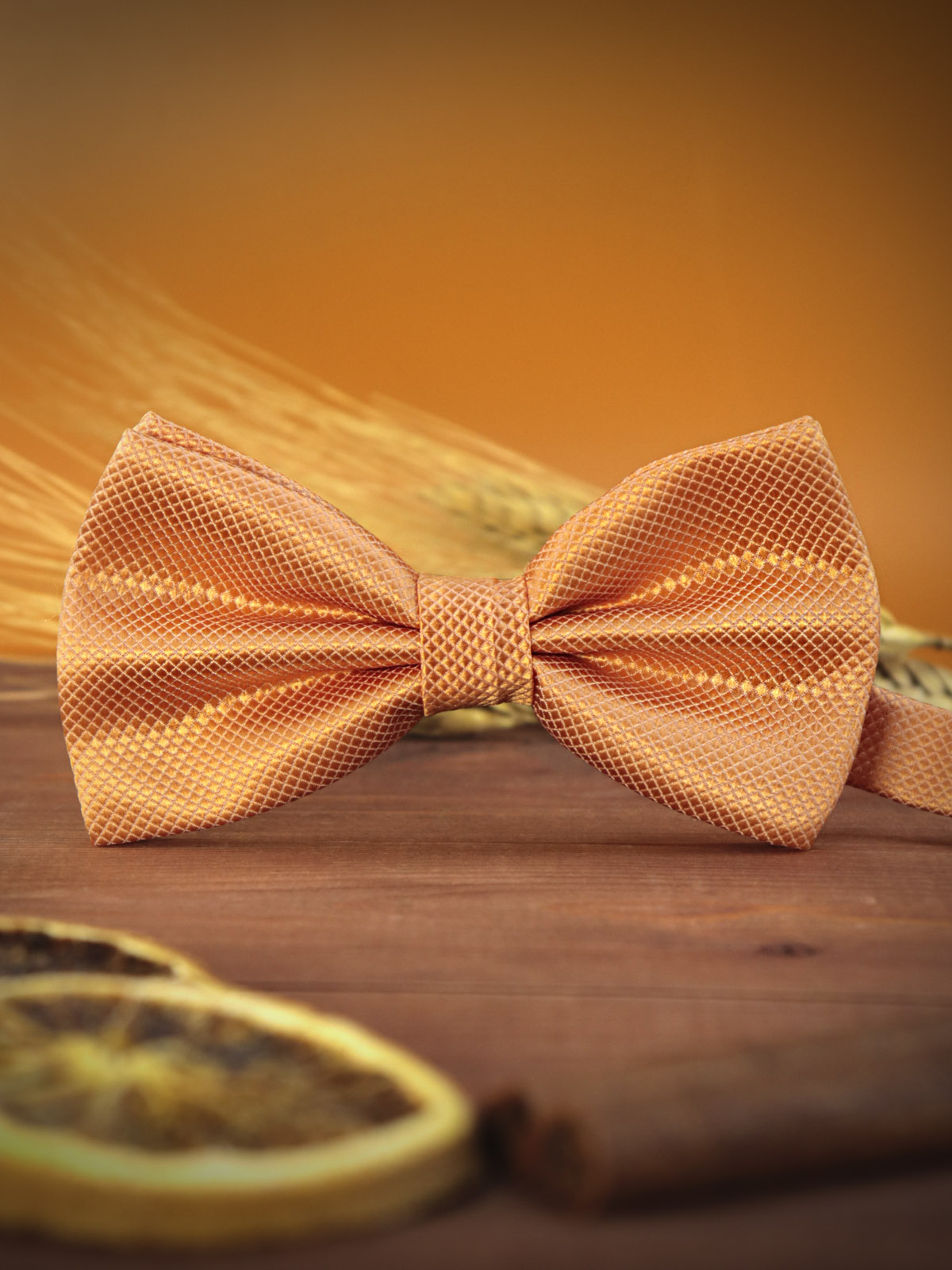 фото Галстук-бабочка оранжевая с ромбовидной текстурой от 2beMan.ru