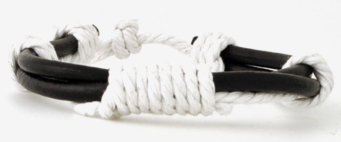 ST059 Браслет из толстых кожаных шнуров в белой веревочной обмотке описание: Состав - Экокожа Веревка, цвет - Коричневый, белый, размер - Размер регулируется, вес - , страна производства - Китай;