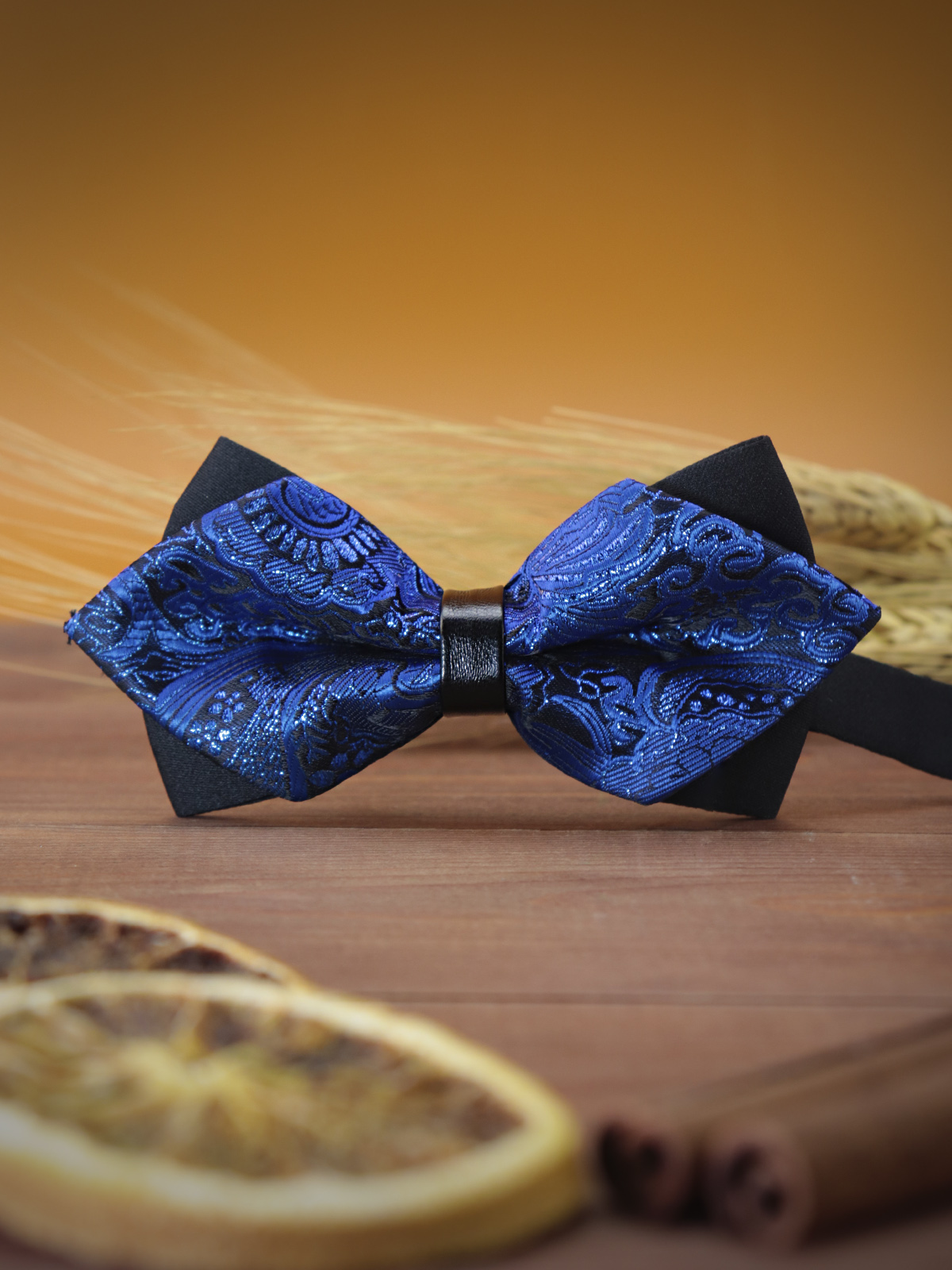фото Галстук-бабочка подиум голубая с цветочным узором от 2beMan.ru