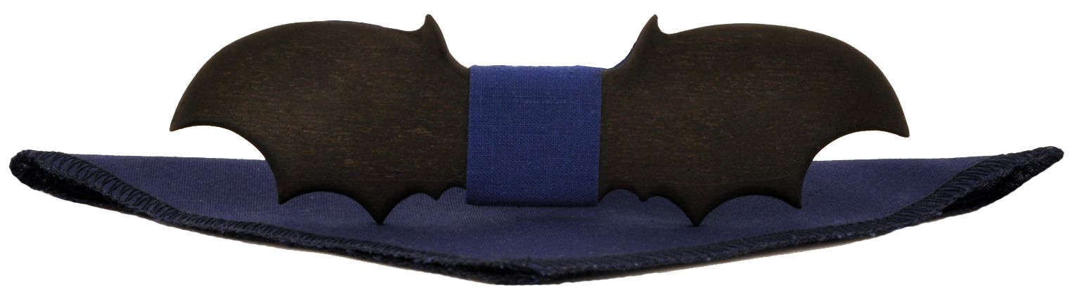 Деревянная галстук-бабочка черная Бэтмен с синим платком описание: Фасон - Фигурная, Материал - Дерево, Цвет - Черный, синий, Размер - 13,5 см. х 4 см., Страна производства - Россия.