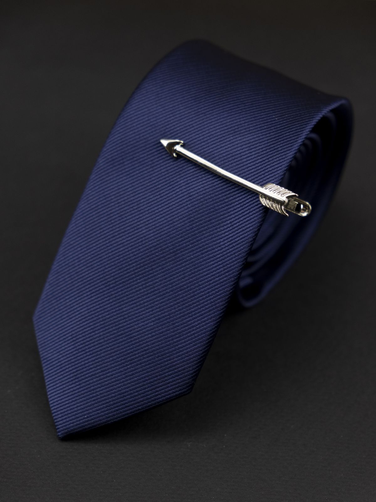 Зажим для галстука серебряная стрела купить. Состав: Акрил Медь, Цвет: Серебристый, Габариты: 0,7 см x 4,5 см, Вес: 6; 