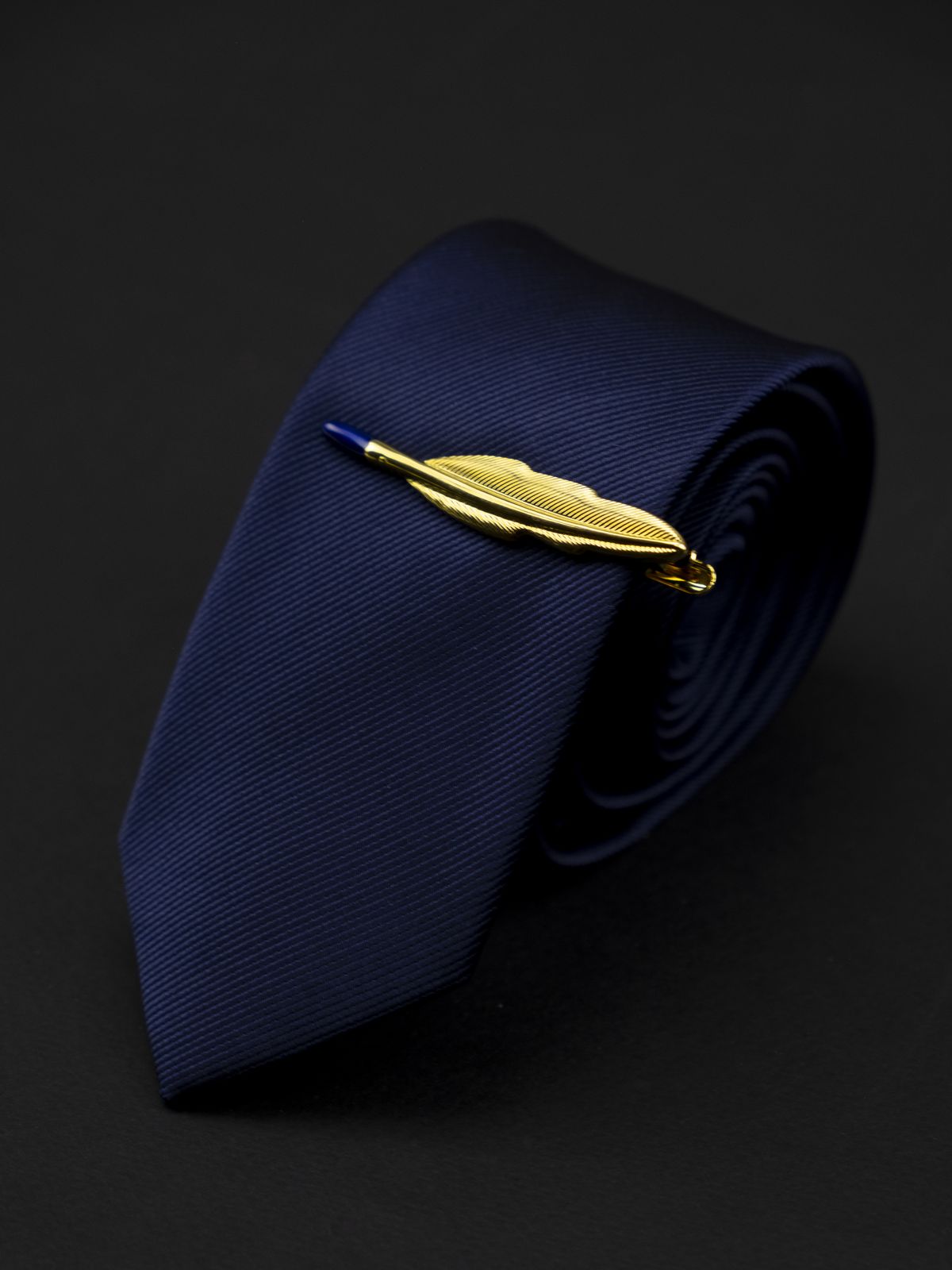 Зажим для галстука перо стило золотое купить. Состав: Ювелирная сталь 316L, Цвет: Золотой, Габариты: 52 мм х 10 мм, Вес: 22 гр.; 