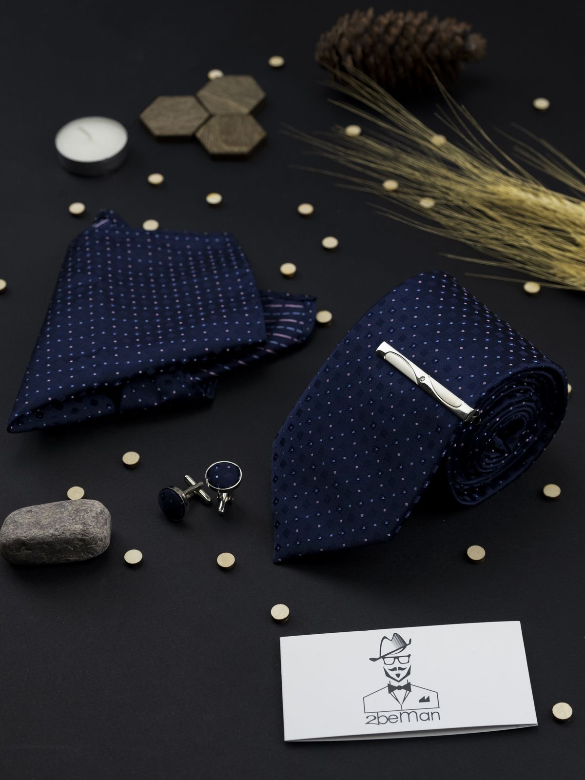 Комплект: галстук, запонки, платок, зажим темно-синий в точку купить