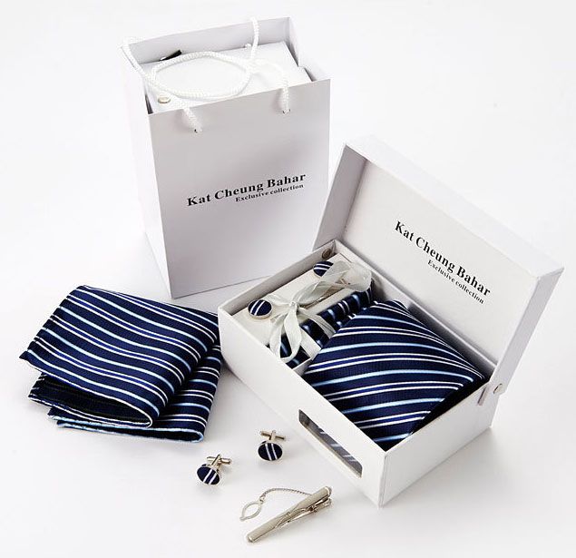 Комплект: галстук, запонки, платок, зажим темно-синий в косую полоску купить