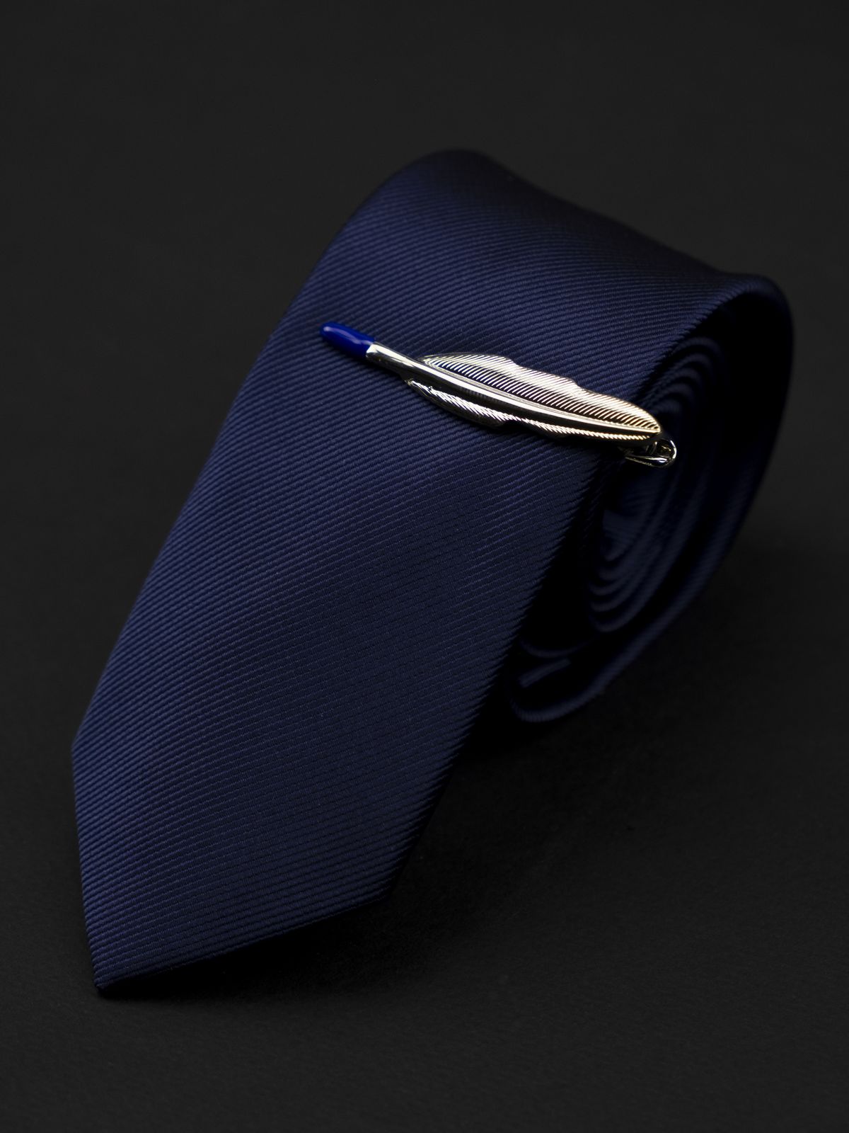 Зажим для галстука перо стило серебристое купить. Состав: Ювелирная сталь 316L, Цвет: Серебристый, Габариты: 52 мм х 10 мм, Вес: 22 гр.; 