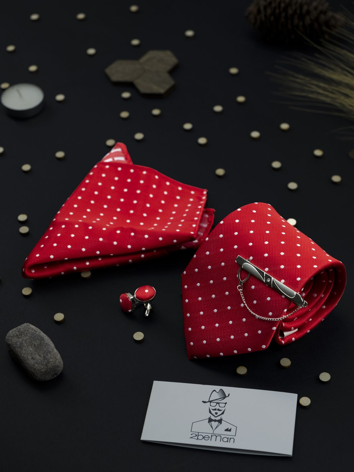 Комплект: галстук, запонки, платок, зажим красный в горошек описание: Материал - хлопок, Размеры - 8 см х 145 см, Цвет - Красный, Страна производства - Китай;