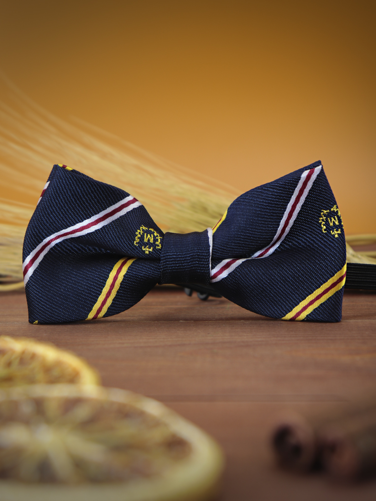 Детская галстук-бабочка синяя с гербом описание: Состав - , Размер - 10 см х 5 см, Цвет - синий, Страна производства - Турция;
