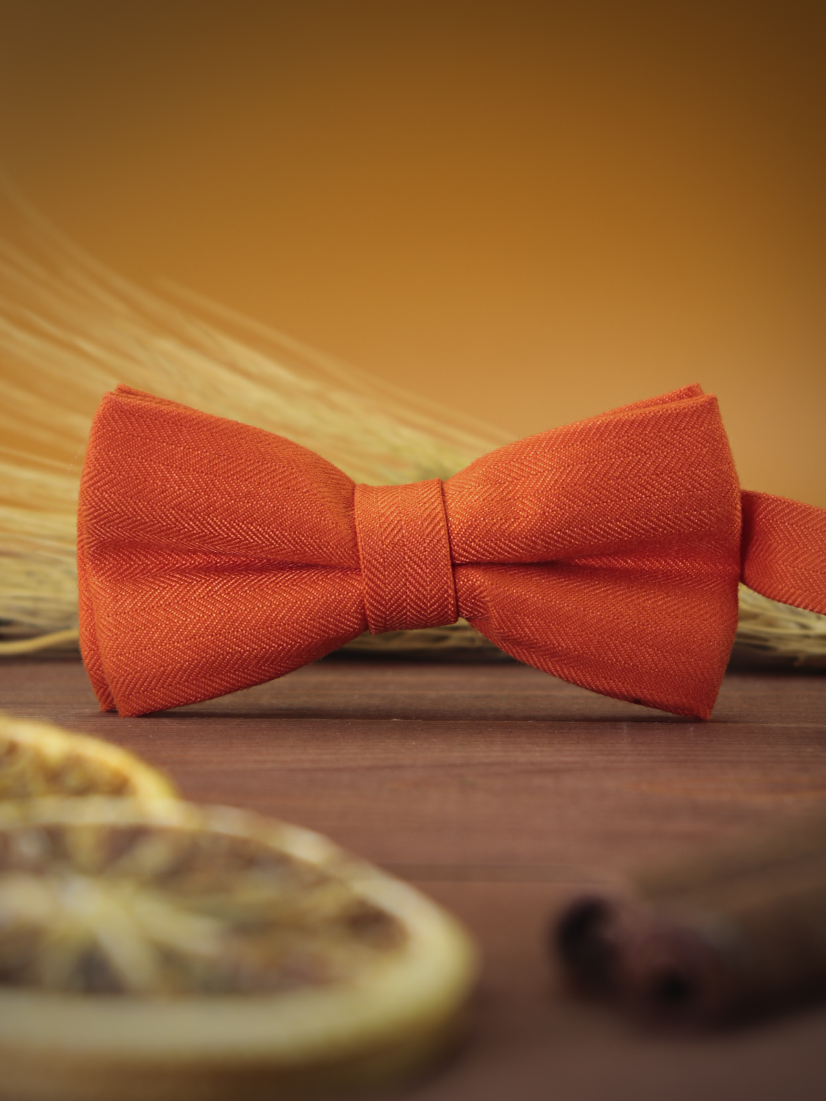 фото Детская галстук-бабочка в узор(ёлочка) оранжевая от 2beMan.ru