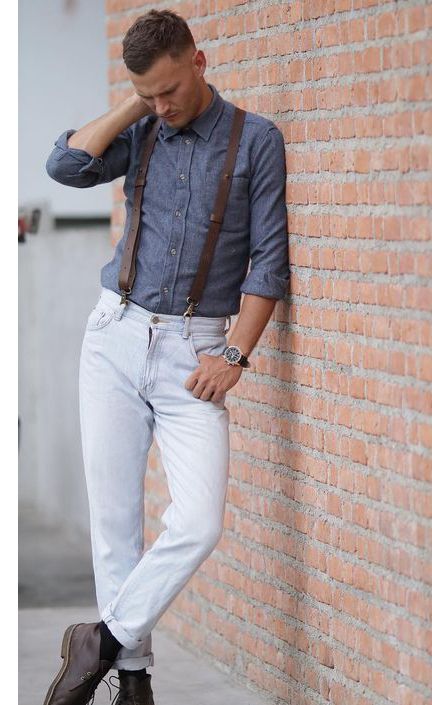 Белые джинсы и подтяжки образ современного стильного мужчины